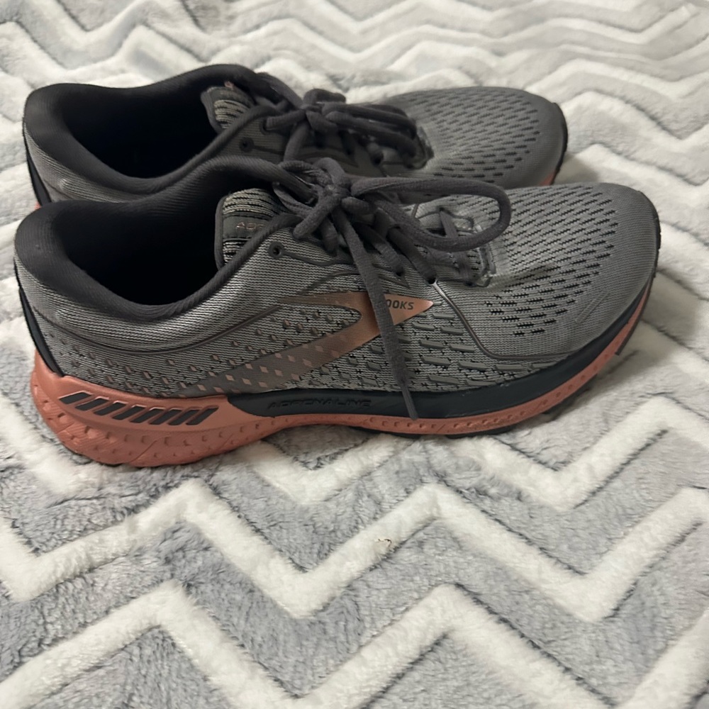 Brooks adrenaline GTS 21 grey rose gold black